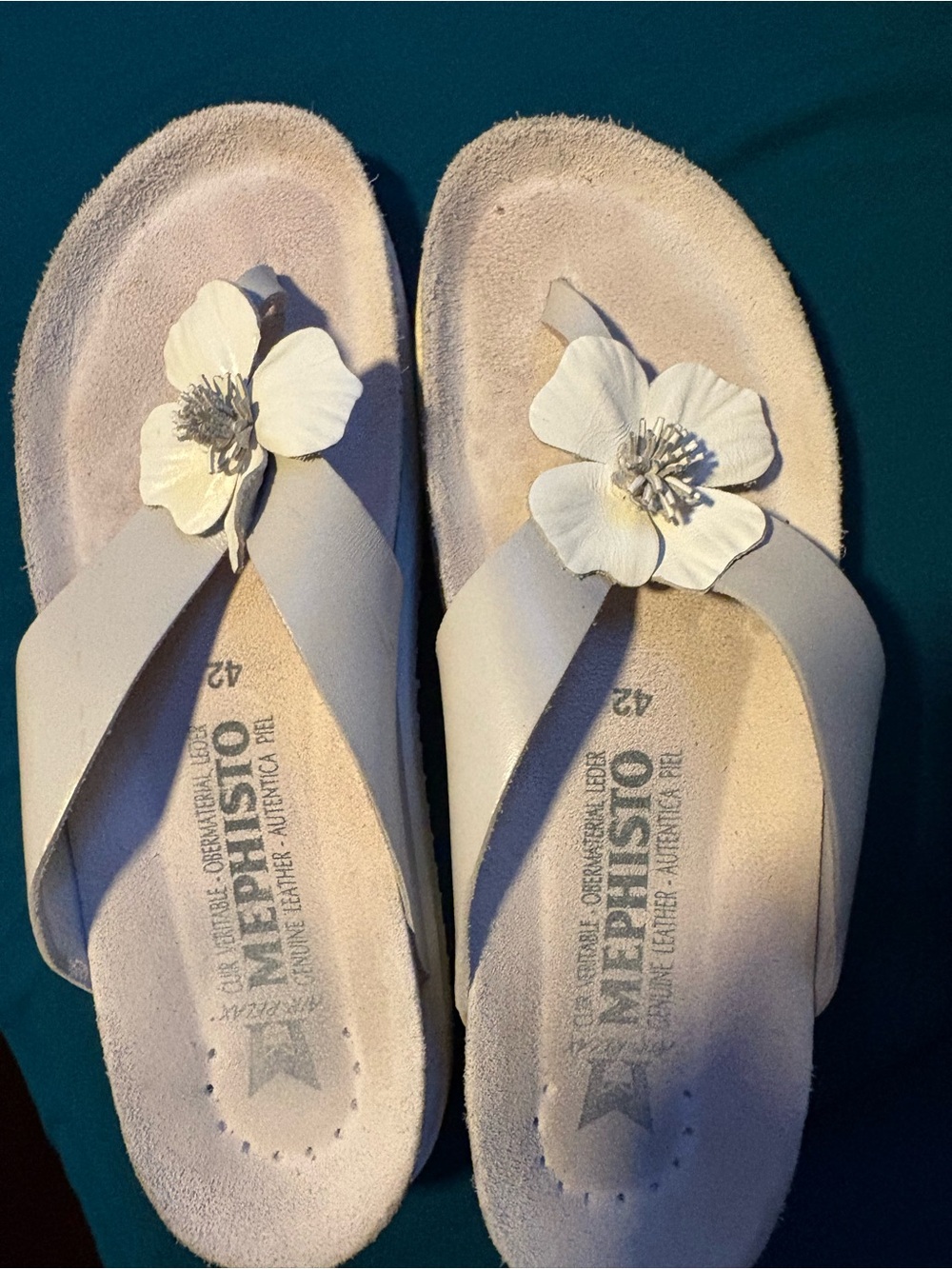 Mephisto Women's Cream Leather Floral Thong Sandals